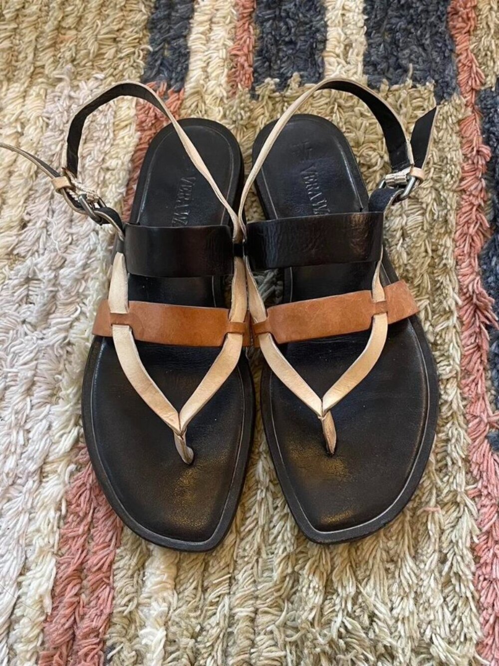 Vera Wang leather flat sandals